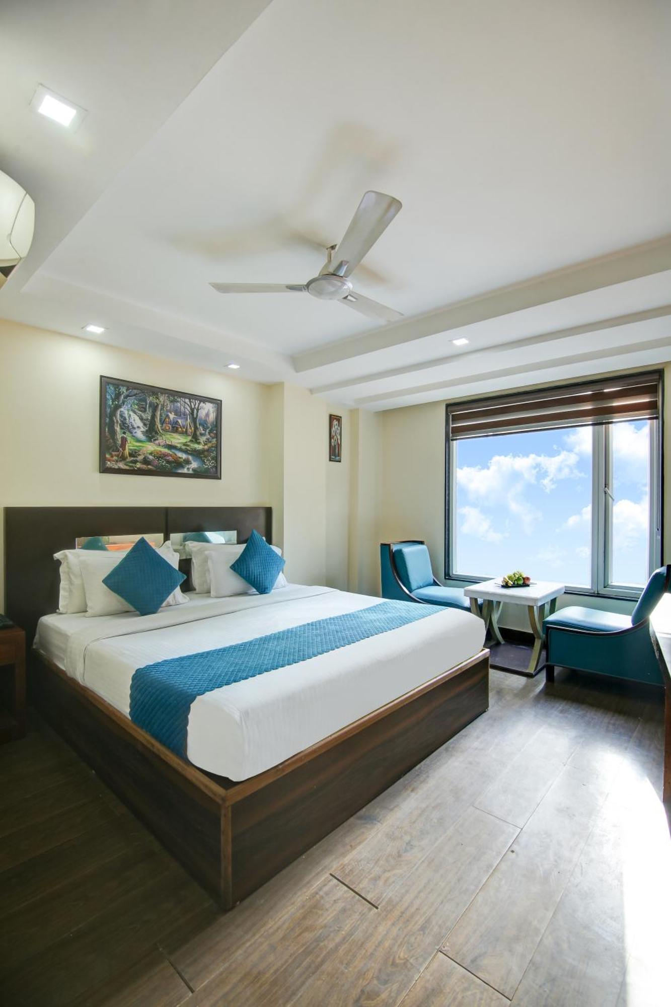 Neu - Luxurious Hotel New Delhi