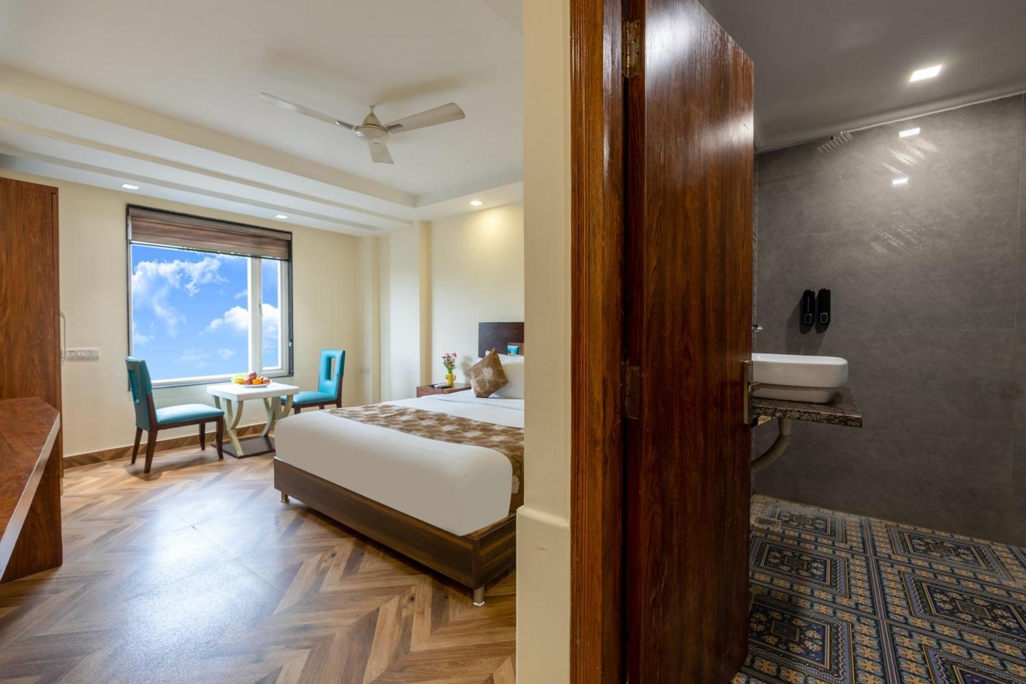 Neu Center Hotel 4*