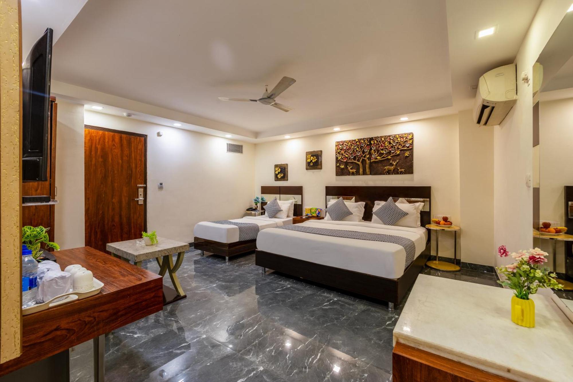 Neu Center Hotel 4*