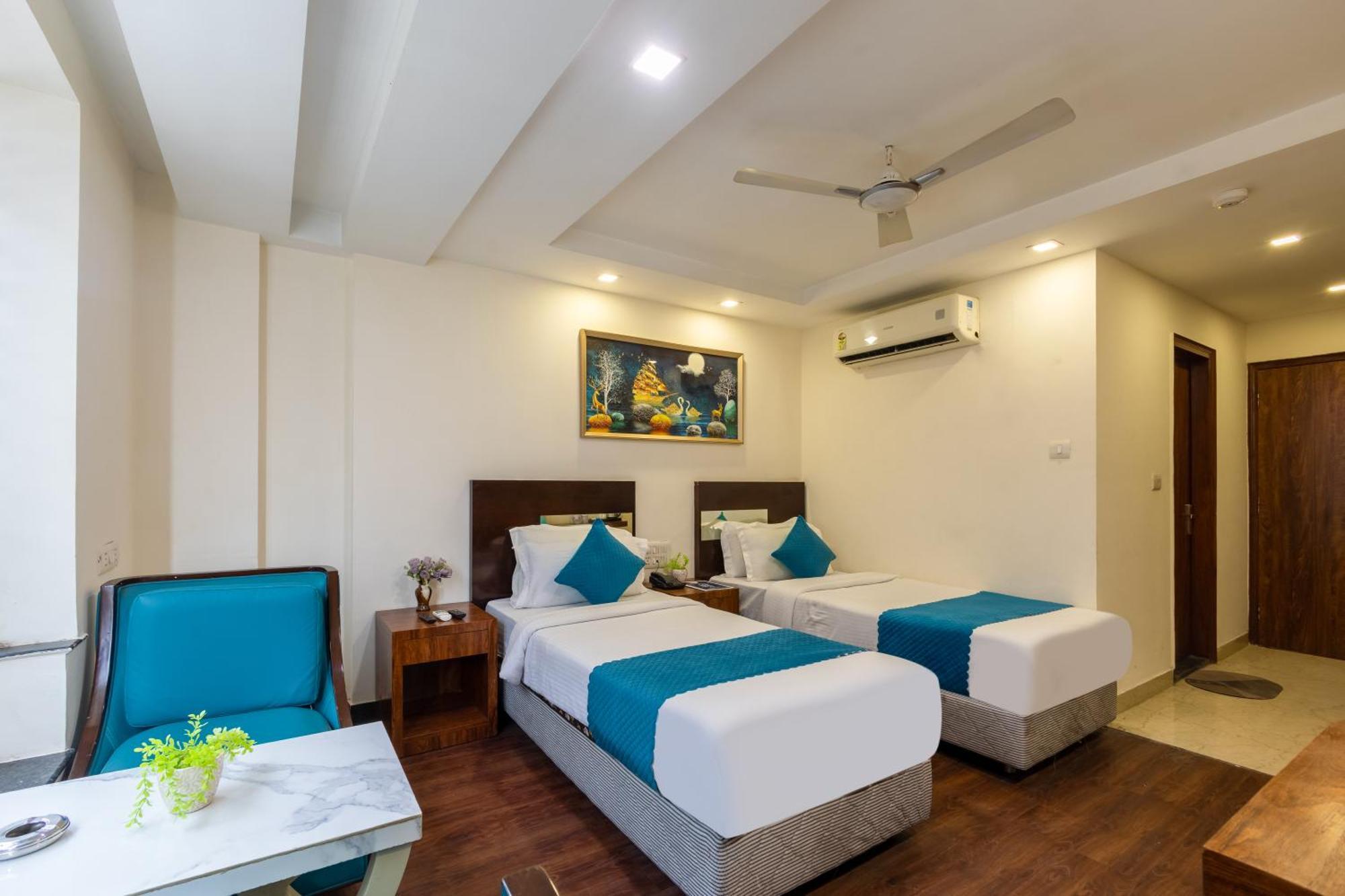 Hotel Neu Center 4*