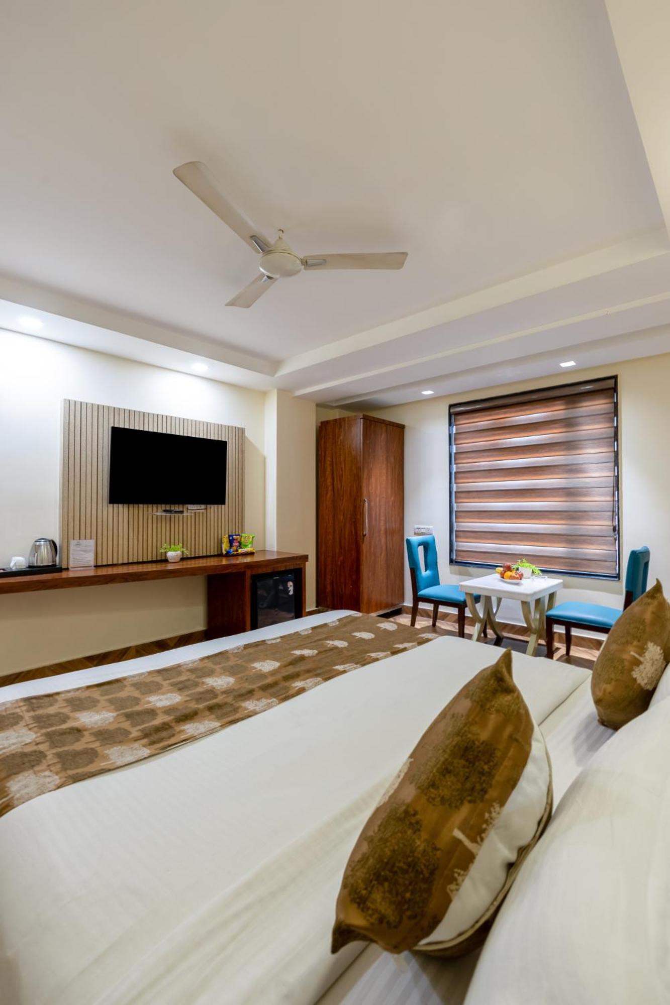 Hotel Neu Center 4*