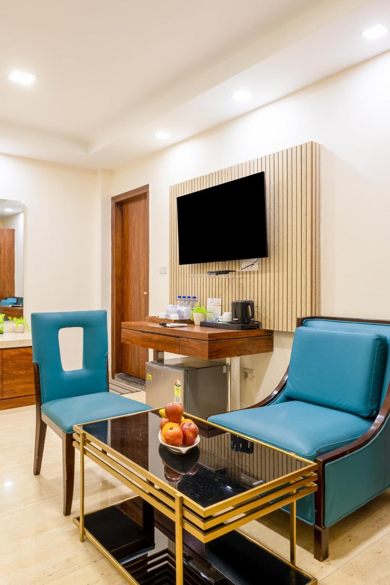 Hotel Neu Center 4*